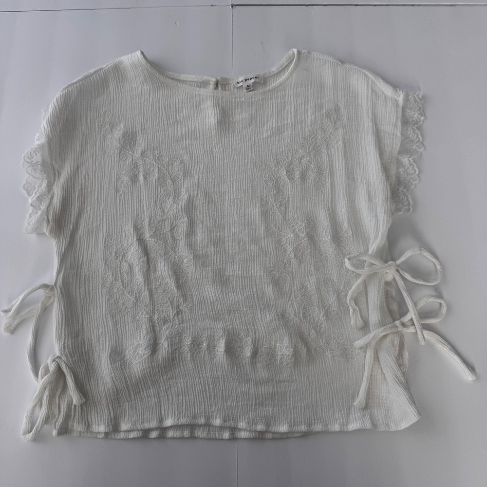 Blu Pepper White Embroidered Gauze Blouse Lace Cap Sleeve Side Tie Top M